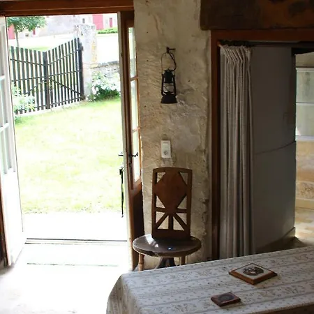 Logis Dans L'enceinte Du Chateau Paizay-Naudouin-Embourie
